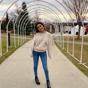 Meet your Posher, Ashi